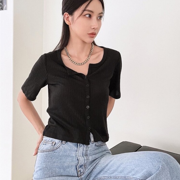 Black solid ribbed knit crop tee - Picture 4 of 7